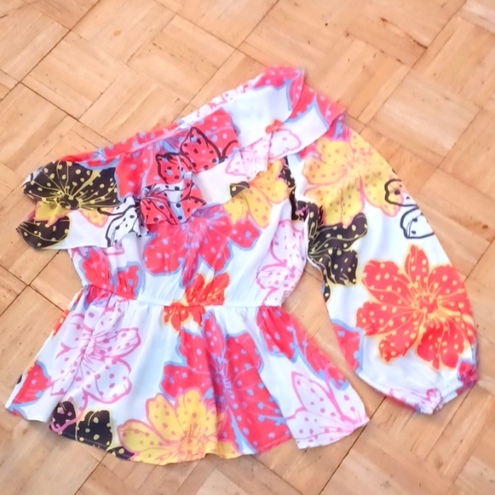 Emily Wonder off one shoulder top size xlarge